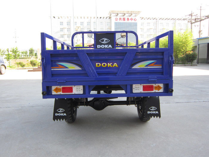 Trójkołowy wózek transportowy z napędem 150CC Duży okrągły reflektor 1,8 m * 1,25 m Cargo Box
