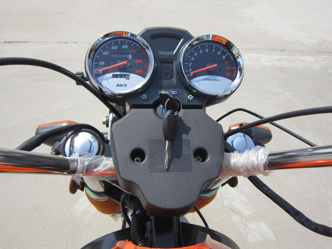 Trójkołowy motocykl trzykołowy o pojemności 200 cm3 Wyższa skrzynia ładunkowa Duża ładowność z siedzeniami pasażerskimi